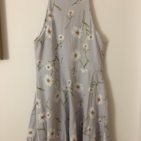 Pretty Grey Daisy Floral Halter Style Summer Dress - Picture 2 of 7